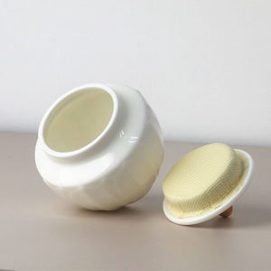 Qianrui Hochwertige Weiße Keramikdose mit Deckel QR035A Weiße Porzellan-Vorratsdose Kleine Tischdekoration Keramik-Aufbewahrungsdosen - Product Image 4