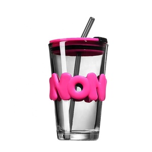 Bicchiere <span class=keywords><strong>in</strong></span> <span class=keywords><strong>Vetro</strong></span> 3D di Alta Qualità <span class=keywords><strong>con</strong></span> Manicotto <span class=keywords><strong>in</strong></span> Silicone, Antiscottatura e Antigoccia, per Casa, Ufficio e Caffè - Product Image 1