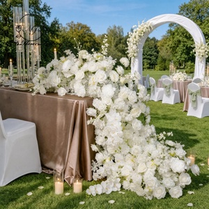 Centro de Mesa Floral Artificial en Cascada con Rosas Blancas Elegantes y Perlas, Camino de Mesa para Decoración de Bodas y Eventos de Lujo - Product Image 1