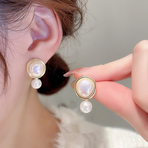 Eleganti Orecchini a Goccia con Perle Finte, Gioielli Minimalisti da Donna, Accessorio Chic per Uso Quotidiano, Regalo Raffinato - Product Image 2