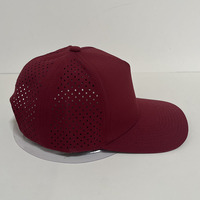 Casquette perforée découpée au laser de haute qualité pour hommes logo en caoutchouc personnalisé en PVC 5 panneaux chapeau de golf étanche Snapback Baseball Performance