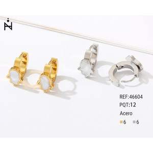 Boucles d'oreilles créoles avec motif coquille de palmier en acier inoxydable doré et argenté 6 mm style classique unisexe - Product Image 1