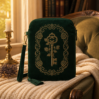 Sac en velours brodé Clé Enchantée et Vigne de Rose - Protecteur de journal de style antique de luxe