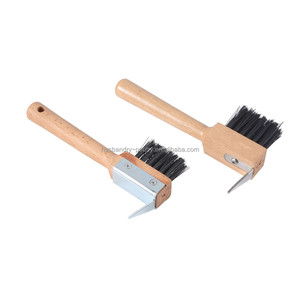 Púa De Pezuña Con Cepillo De Mango De Madera Para Caballo Ecuestre - Product Image 5