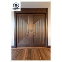 Porte en bois Prima Premium avec un design de panneaux élégant et des solutions personnalisées pour les développements résidentiels de luxe