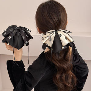 Pince à cheveux élégante en perles florales françaises, avec nœud semi-attaché, pince requin pour femme - Product Image 1