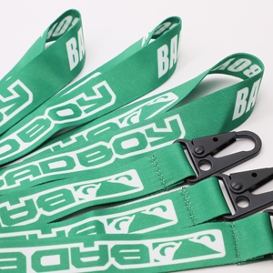 Lanyards Personalizados al por Mayor, Sublimados a Todo Color, de Poliéster, Estilo Urbano, con Gancho Metálico Negro - Product Image 4