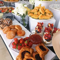 Présentoir alimentaire en acrylique SHP pour desserts, grands supports de table de traiteur, cubes blancs en acrylique, rehausseurs de buffet pour événements et présentations