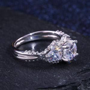 Anello con Gemma a Forma di Cuore per Donne, Elegante Gioiello da Dito per l'Ufficio e la Moda - Product Image 4