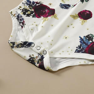Conjunto de Ropa para Bebé Niña de 2 Piezas: Camisa Cómoda de Algodón con Estampado Floral de Manga Larga y Vestido con Tirantes Color Borgoña - Precio al por Mayor - Product Image 5