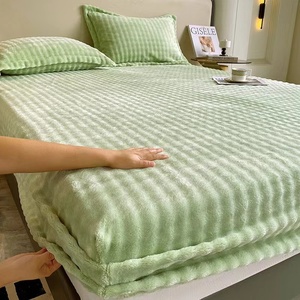 <strong>Single</strong> Piece Rabbit Fur Blanket Winter Warmth Filled Double <strong>Bed</strong> Sheet Set with Printed Pattern Home Use Mattress Protector Cover - Product Image 6