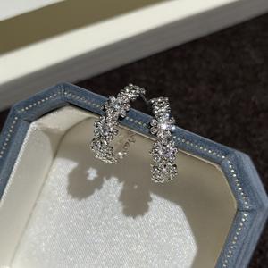 Pendientes de Plata de Ley S925 con Diseño Vintage en Forma de C, Joyería Elegante con Microcirconitas Incrustadas, Estilo Simple y Moderno - Product Image 1