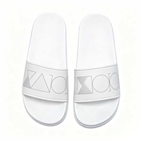 Sandales plates décontractées blanches personnalisées pour femmes, chaussures de plage antidérapantes et souples pour l'automne, idéales pour l'extérieur et la mode.