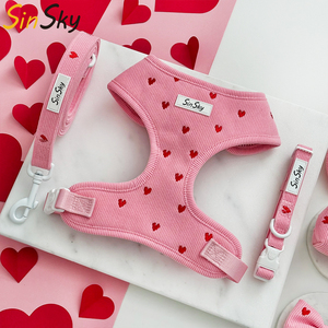 Arnés para Perros Bordado SinSky, <span class=keywords><strong>Collares</strong></span> y Correas de Diseño con Corazón, Conjunto Ajustable de Corduroy, Arnés Antitirones para Perros - Product Image 1
