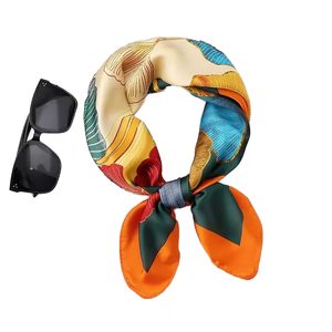 Foulard Quadrato da Donna 100% Seta di Gelso 70x70cm, <span class=keywords><strong>Elegante</strong></span> Ritratto Artistico sul Retro in <span class=keywords><strong>Blu</strong></span> e Giallo, <span class=keywords><strong>Sciarpa</strong></span> di Seta Personalizzata Unica e alla Moda - Product Image 1