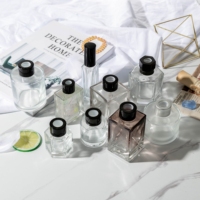 Bouteille diffuseur d'arômes en verre avec couvercle en bois de 50 ml pour diffuseur de parfum d'intérieur de voiture, emballage en gros