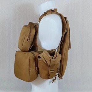 เสื้อกั๊กยุทธวิธีผ้าอ็อกซ์ฟอร์ดทนไฟสำหรับดับไฟป่าและกู้ภัย พร้อมโลโก้กากบาทสีขาว สำหรับอุปกรณ์พกพาส่วนบุคคล - Product Image 3