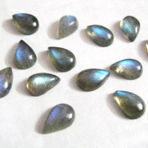 Lote de cabujones de labradorita natural en forma de pera de 7x10mm, colección de cinco piezas de piedras preciosas para anillos, colgantes, pendientes y diseño de joyería DIY. - Product Image 3