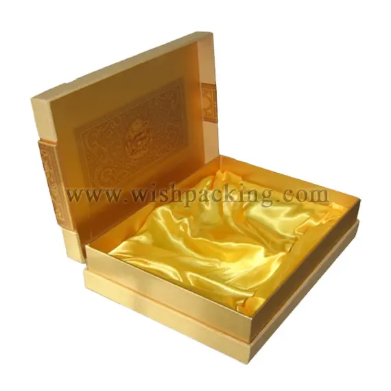 Коробка для макияжа из переработанной бумаги с золотой гладкой атласной тканью