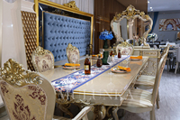 Ensemble de table à manger moderne de luxe, table rectangulaire dorée en métal avec 4 chaises pour hôtels