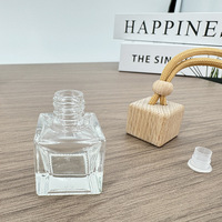 Flacons de parfum pour voiture en verre carré haut de gamme de 8 ml avec logo personnalisé imprimé, couvercle en bois, diffuseur de parfum suspendu, diffuseur à bâtonnets