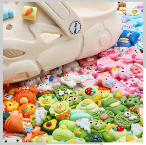 Nouveau 3D Résine 3D <span class=keywords><strong>Dessin</strong></span> <span class=keywords><strong>Animé</strong></span> Série Mixte Modèle Aléatoire Chaussure Fleur Charmes DIY Accessoire Chaussure Boucle En Plastique Matériel - Product Image 2