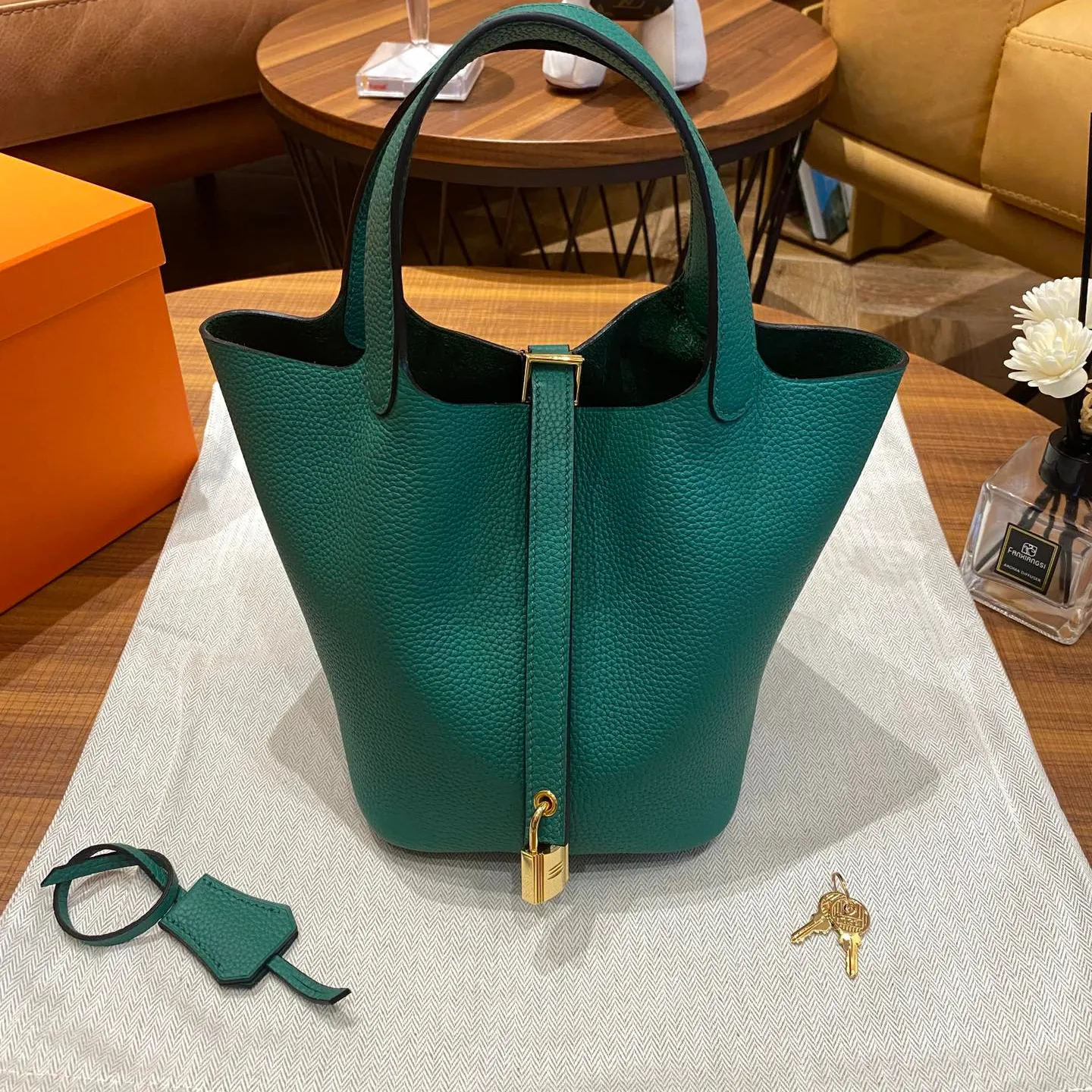 Customizable Logo Women's Bag 2022 New Fashion Handbag Top Layer Cowhide Mother's Hand Bag Genuine Leather Bucket Bag