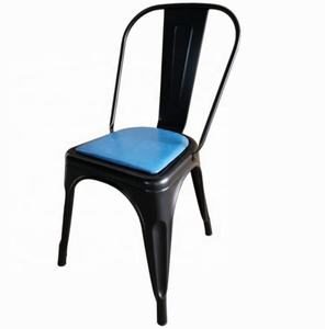 <span class=keywords><strong>Silla</strong></span> <span class=keywords><strong>Tolix</strong></span> Económica de Acero Metálico Negro <span class=keywords><strong>Mate</strong></span> para Restaurante con Cojín - Product Image 1