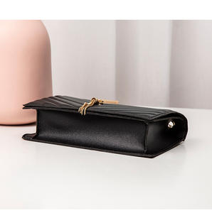 2025女士韩版斜挎小方包<span class=keywords><strong>v</strong></span>形图案格子枕头包时尚外贸女包链 - Product Image 5