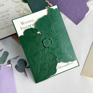 Invito Matrimoniale Vintage di Lusso in Stile Francese con Tulipani in Rilievo, Sigillo in Ceralacca, Carta Perlata di Alta Qualità - Product Image 1