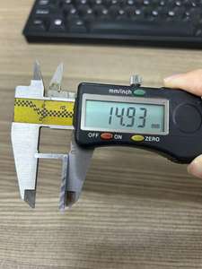 Profilé d'angle en aluminium durable au design moderne pour <span class=keywords><strong>porte</strong></span> insonorisée, installation facile par vis, garantie 3 ans, chambre, cuisine, salon - Product Image 4