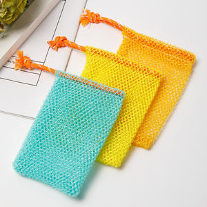 Vente en gros en stock pochette de sac de savon en nylon filet africain 8 couleurs Ghana éponge <span class=keywords><strong>bain</strong></span> exfoliant sac de douche avec cordon de serrage - Product Image 1