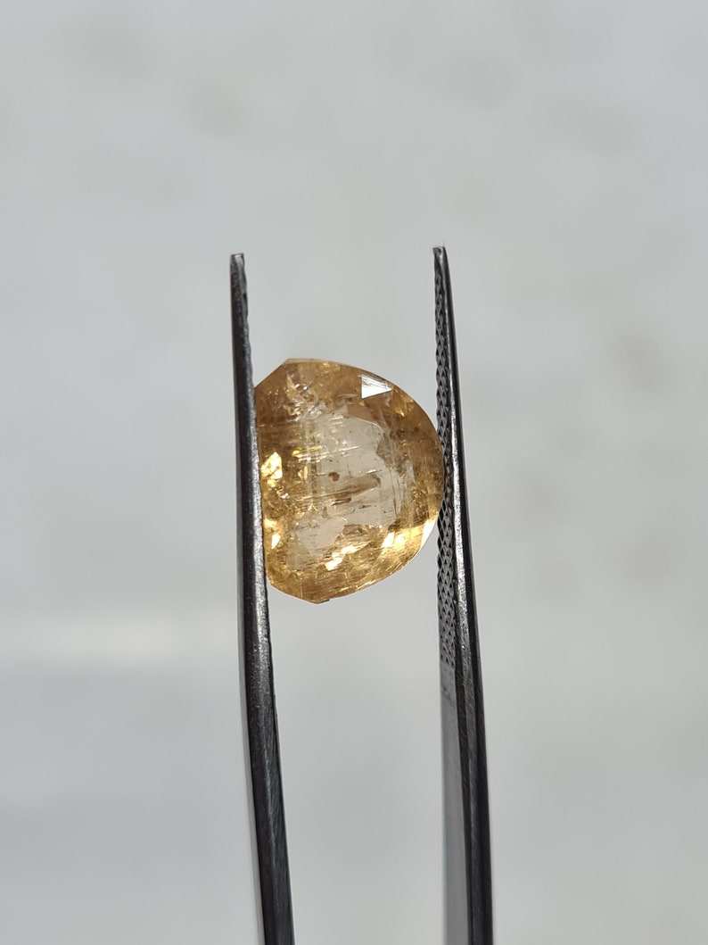 สีเหลือง