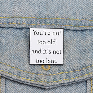 No eres demasiado viejo y no es demasiado tarde esmalte Pin cálido frases inspiradoras broches solapa insignia joyería regalo al por mayor - Product Image 1