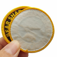 Personnalisation en gros de patchs brodés circulaires thermocollants écologiques avec tissu pour la décoration de chapeaux, vêtements et bagages