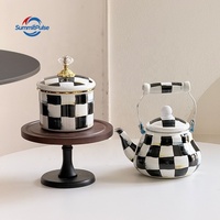 Théière moderne en métal émaillé de style nouveau, à carreaux, de luxe, 1,5 L, avec poignée en céramique, compatible avec les cuisinières à gaz, résistante à la chaleur