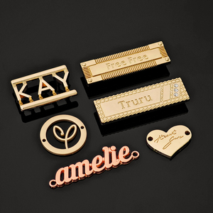 Etiquetas metálicas personalizadas para accesorios de ropa, chapado en oro, grabadas, para hiyab, abaya, bufanda, zapatos, etiquetas metálicas con logotipo de marca personalizado, etiquetas metálicas para bolsos. - Product Image 4
