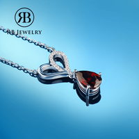 Élégant collier ras du cou en argent 925 avec pendentif goutte d'eau en grenat rouge sang de pigeon, idéal pour les fêtes et les anniversaires