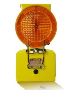 マレーシアソーラーバッテリーLEDウインカー警告灯建設現場道路工事安全ソーラーバリケードライト赤黄色 - Product Image 5