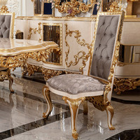 Table de salle à manger en bois massif sculpté dans une feuille d'or de style européen table et chaise de restaurant dans une villa de luxe française ensembles de tables en bois