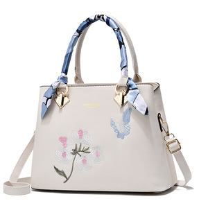Bolso de mano de piel sintética con diseño de flores y bordado al por mayor, bolso de mujer a la moda - Product Image 2