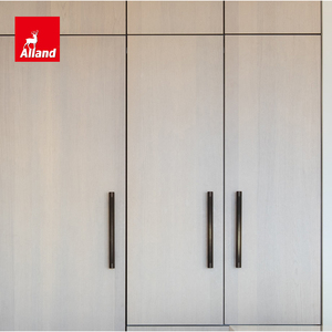 Mobile da <span class=keywords><strong>Cucina</strong></span> Scandinavo Bicolore Personalizzato Alland con Anta in Impiallacciatura di Rovere Bianco Decolorato e Pensile Verniciato Grigio Chiaro - Product Image 6