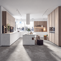 Ensemble de meubles de cuisine sur mesure avec îlot, table à manger, garde-manger pleine hauteur, armoires de cuisine modulaires de luxe