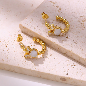 Pendientes de Aro de Acero Inoxidable Chapados en <span class=keywords><strong>Oro</strong></span> con Diseño de Conejo y Concha Blanca, Pendientes de Moda para Mujer - Product Image 3