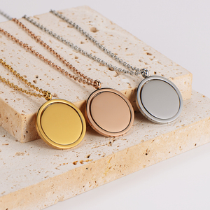 Cadeaux de Noël <span class=keywords><strong>bijoux</strong></span> de sublimation graver personnalisé ébauches de pièces de monnaie collier pendentif rotatif pour la <span class=keywords><strong>gravure</strong></span> au laser - Product Image 4