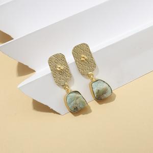 Boucles d'oreilles pendantes en amazonite dorée pour femmes, bijoux élégants en pierres précieuses naturelles, accessoire léger et élégant pour un usage quotidien - Product Image 4