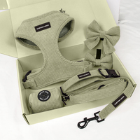 Harnais pour chien en velours côtelé de couleur crème moelleux avec logo de marque, collier et laisse réglables personnalisés, boutique pour animaux de compagnie