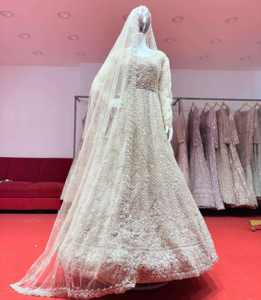 Lehenga Largo de Tela de Red Premium con Intrincados Adornos Hechos a Mano y Detalles de Piedras, Elegante Estilo Nupcial para Bodas y Celebraciones - Product Image 1