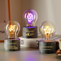 Lampe de table LED créative à filament souple, style trophée vintage, pour chambre à coucher, chevet, comptoir, bureau, ambiance d'anniversaire et expression de personnalité