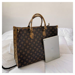 Sacs fourre-tout en cuir PU grande capacité pour femmes, motif géométrique imprimé, durables, portables, avec fermeture éclair – Vente en gros - Product Image 4